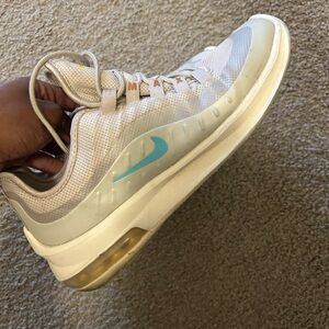 Nike Airmax Axis Women’s Sz 8